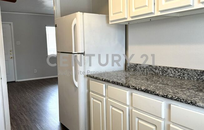 2 beds, 1 bath, $1,495, Unit UNIT J