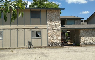 Cool 4-plex walking distance to Barton Springs!!