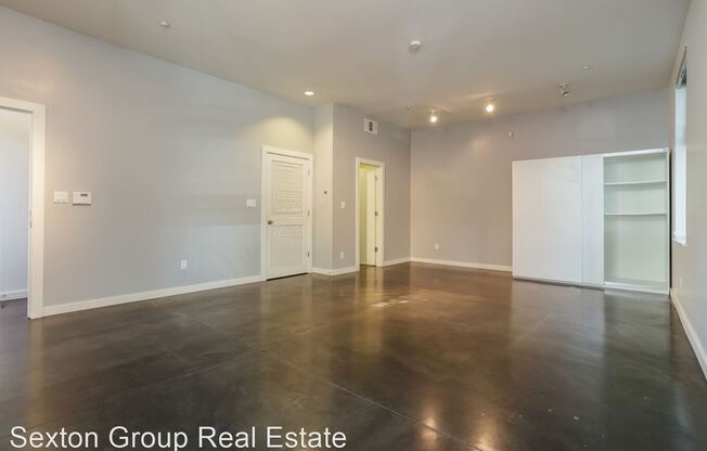 2 Ambler Ln