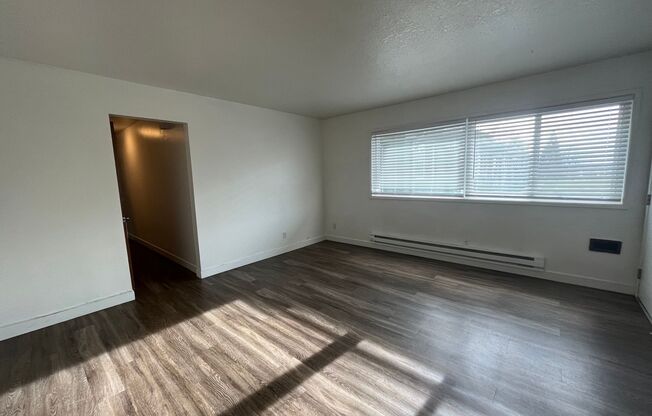 2 beds, 1 bath, $1,595, Unit 23