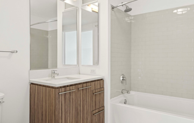 313 W KINZIE ST