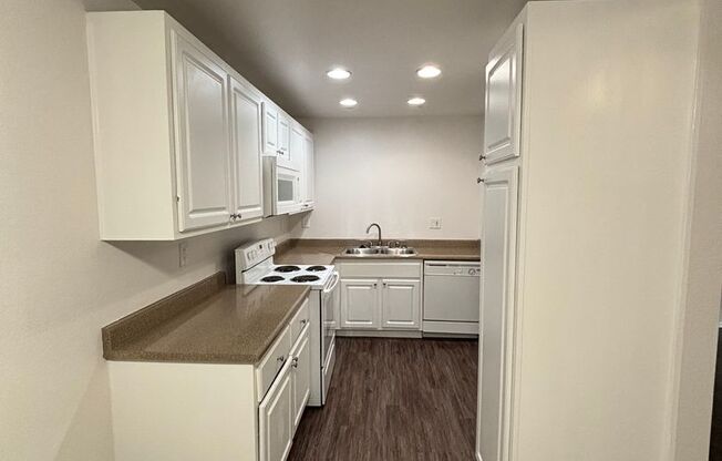 1 bed, 1 bath, 750 sqft, $2,220, Unit 714
