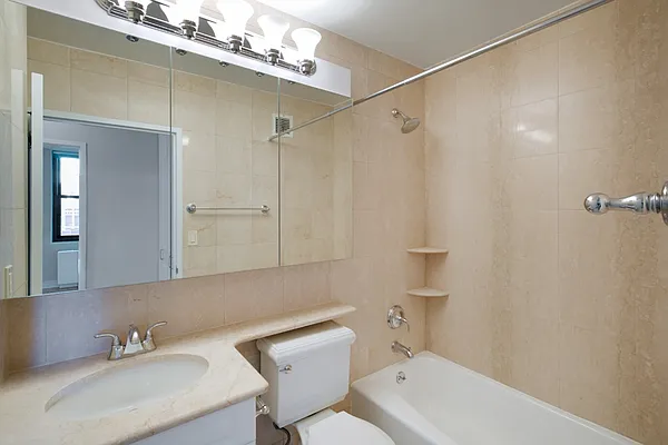 Studio, 1 bath, $5,580, Unit E14P