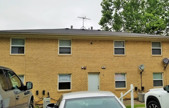 2 beds, 1.5 baths, 910 sqft, $925, Unit 3212SPRINGFIELDDR#3