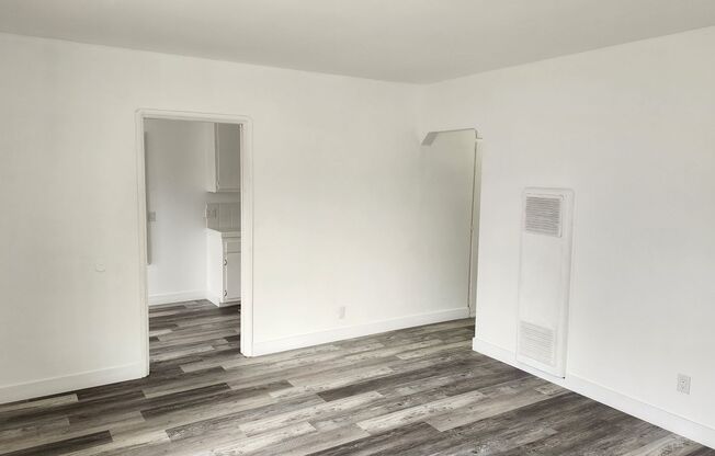 1 bed, 1 bath, $1,800, Unit B