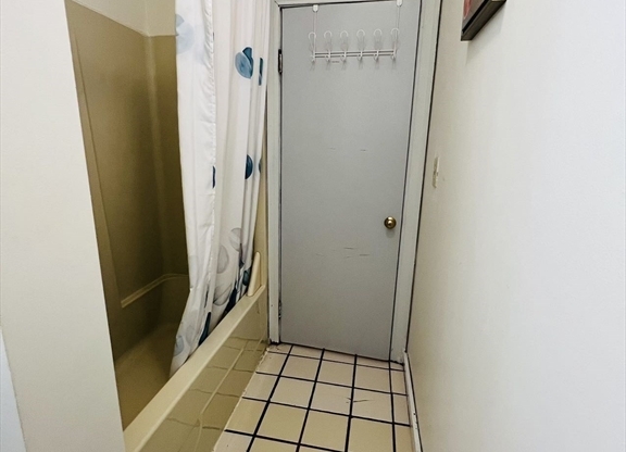 1 bed, 1 bath, 600 sqft, $2,000, Unit 1