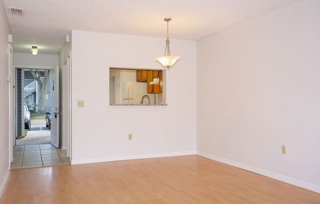 Spacious 2bd 2bth Condo Available Now!