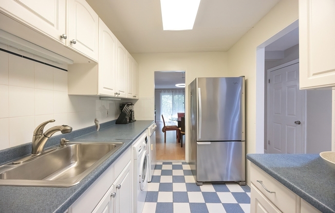 2 beds, 2 baths, 1,030 sqft, $2,900, Unit 43B