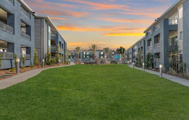 open courtyard at Pointe Luxe Apartment Homes, San Diego, CA, 92110