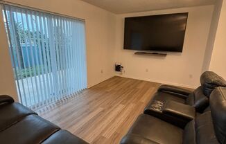 Newly Renovated 1/1 in Poppleton Creek--Partially furnished