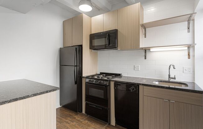 2 beds, 1 bath, 562 sqft, $2,300, Unit 402