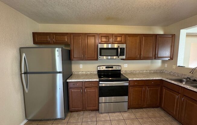 3 beds, 2 baths, $1,550