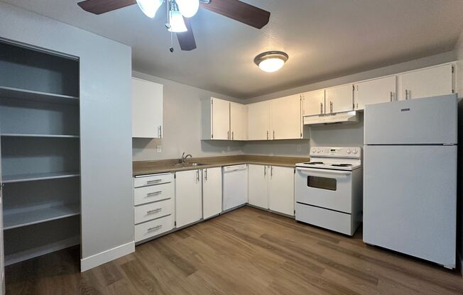 2 beds, 1 bath, 807 sqft, $1,795, Unit M3