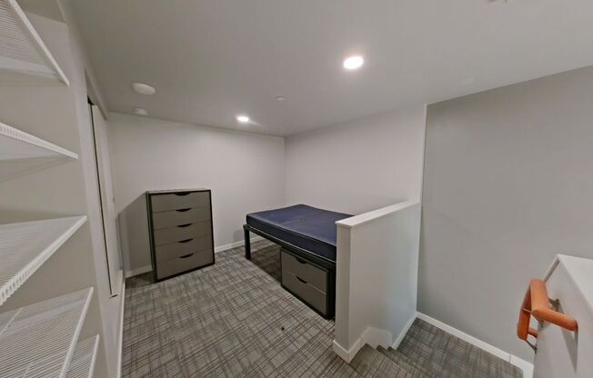 1 bed, 1 bath, 424 sqft, $1,275, Unit 115