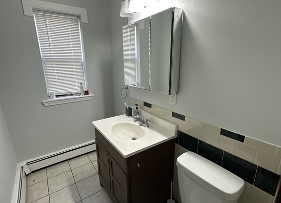 4 beds, 1.5 baths, 1,300 sqft, $3,900, Unit 10