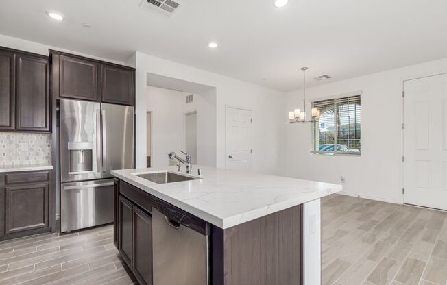 3 beds, 3 baths, $2,095