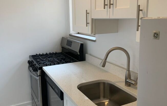 2 beds, 1 bath, $1,850, Unit 201A
