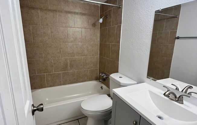 3 beds, 2 baths, 1,056 sqft, $1,940, Unit 1088