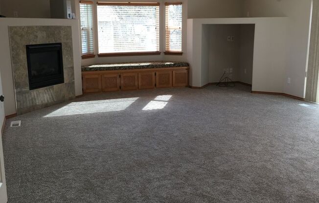 Large 4 bedroom house that is Pet Friendly!