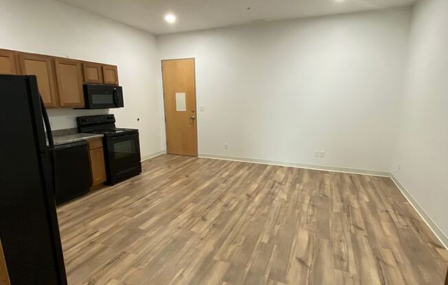 1 bed, 1 bath, 490 sqft, $725, Unit 5