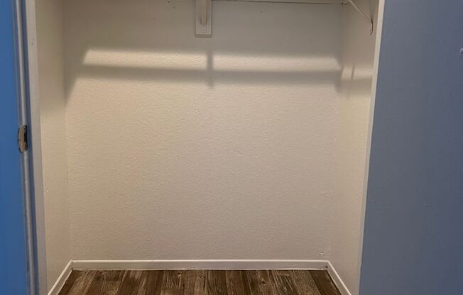 2 beds, 1 bath, 726 sqft, $1,359, Unit 223