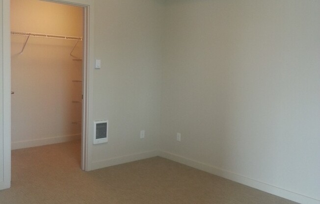 1 bed, 1 bath, 689 sqft, $1,700, Unit 458