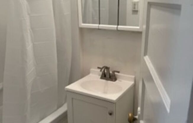 2 beds, 1 bath, $600, Unit 1420