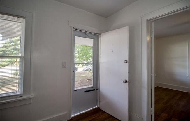 2 beds, 1 bath, $1,049