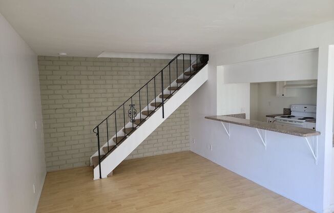 Nicely Upgraded 2 bedroom Townhouse