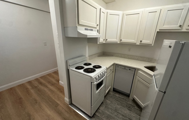 1 bed, 1 bath, $3,100, Unit B2