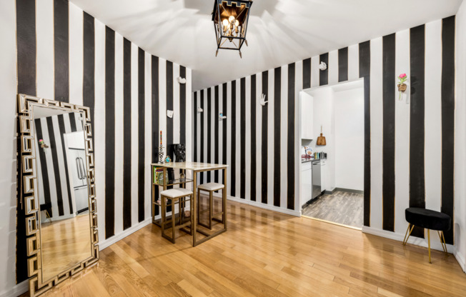 Studio, 1 bath, 625 sqft, $4,200, Unit 525