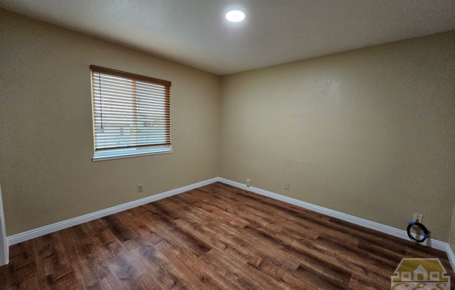 Spacious One Bedroom Upstairs Apartment