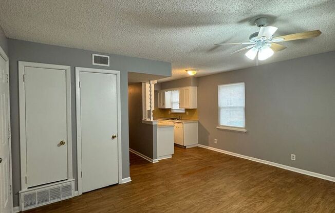 2/1 apartment in Raytown