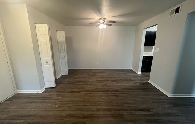 1 bed, 1 bath, 646 sqft, $870, Unit 356E