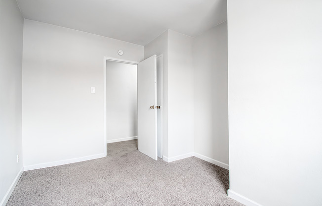 2 beds, 1 bath, 645 sqft, $950, Unit Virginia Terrace B-16