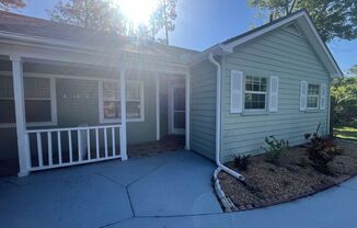 Super Cute 3bd 2bath with Florida Room!!