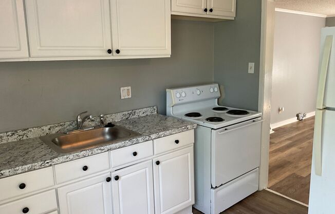 PRE-LEASING FOR APPROVED APPLICANTS! Great Location! 2bed 1bath