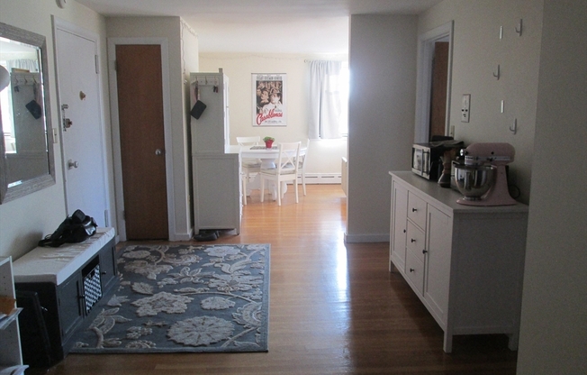 2 beds, 1 bath, 950 sqft, $2,650, Unit 203