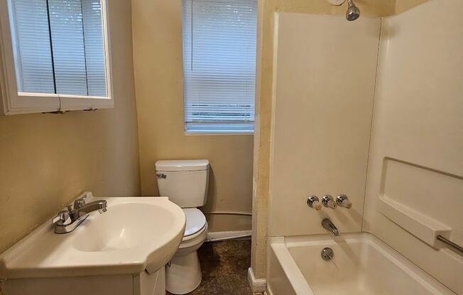 3 beds, 1 bath, $1,150