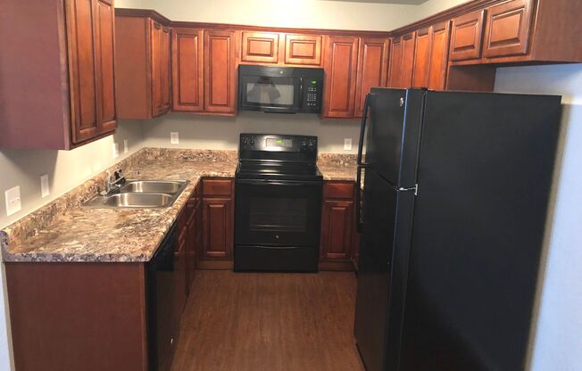 3 beds, 2 baths, $1,100, Unit A