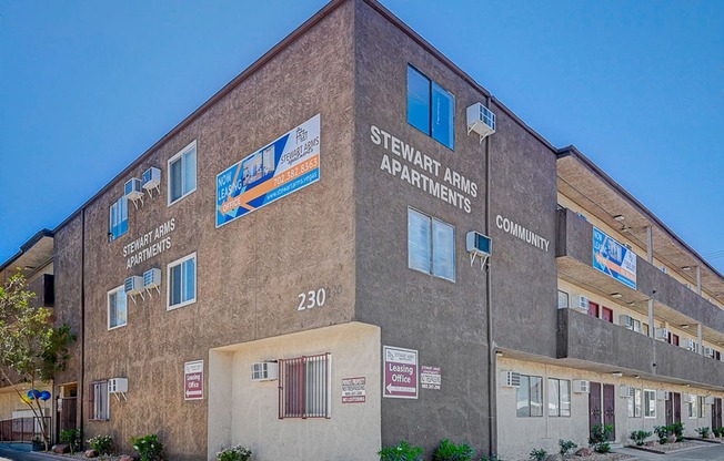 Stewart Arms - Apartments For Rent Las Vegas - Newly Renovated