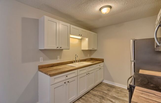 2 beds, 1 bath, $1,250, Unit 8