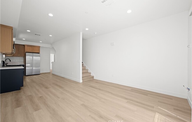 1039 W 43 ST
