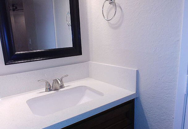2 beds, 2 baths, 940 sqft, $2,795, Unit 212