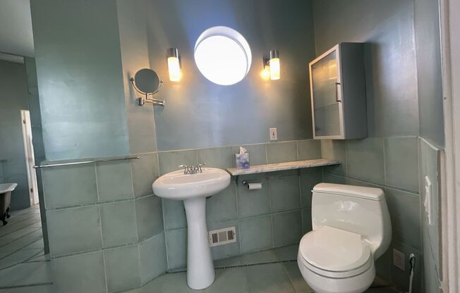 Studio, 1 bath, $5,150