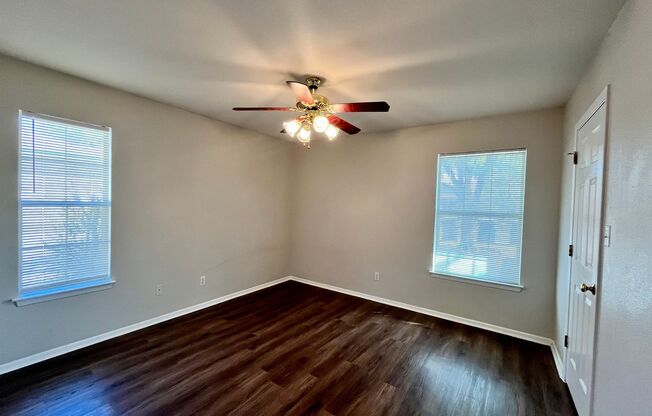 2 beds, 1 bath, $1,175, Unit UNIT B