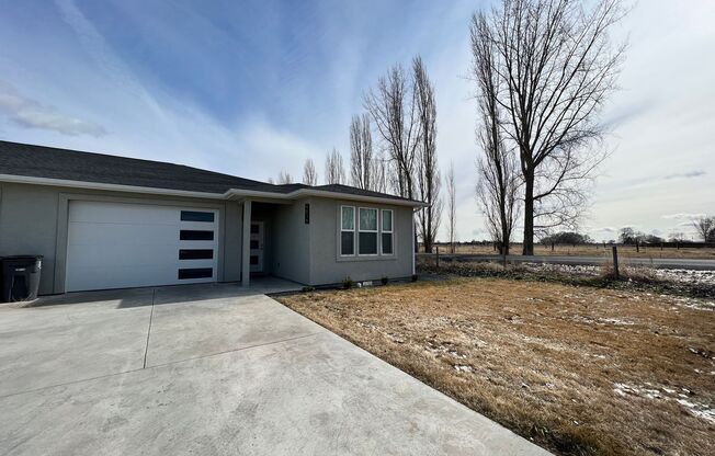 Newer Construction Condos in Moses Pointe!