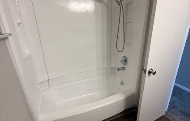 2 beds, 1 bath, 1,105 sqft, $920, Unit 2715-303