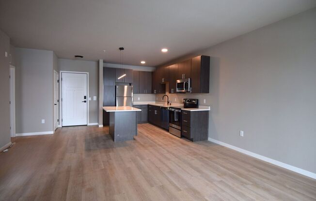 1 bed, 1 bath, 816 sqft, $1,725, Unit 5604-317