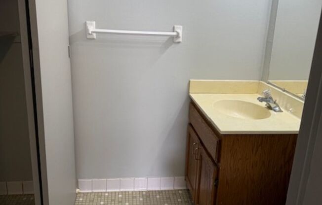 2 beds, 1.5 baths, 1,100 sqft, $1,395, Unit 802-117